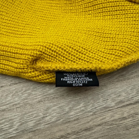 Hot Topic Knit Cuff Beanie Men’s Women’s Winter Hat Yellow OSFA - Picture 5 of 6